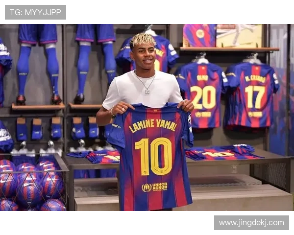 光脚踢球的足球明星展现原始魅力与纯粹激情的传奇故事 光脚踢球的足球明星展现原始魅力与纯粹激情的传奇故事